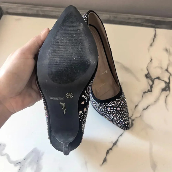 Anne Michelle Black Suede Rhinestone Pumps Size 8 - Picture 9 of 11
